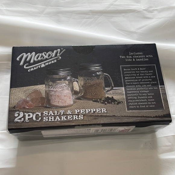 Mason 2pc white salt and paper shakers NWOT - Picture 4 of 5
